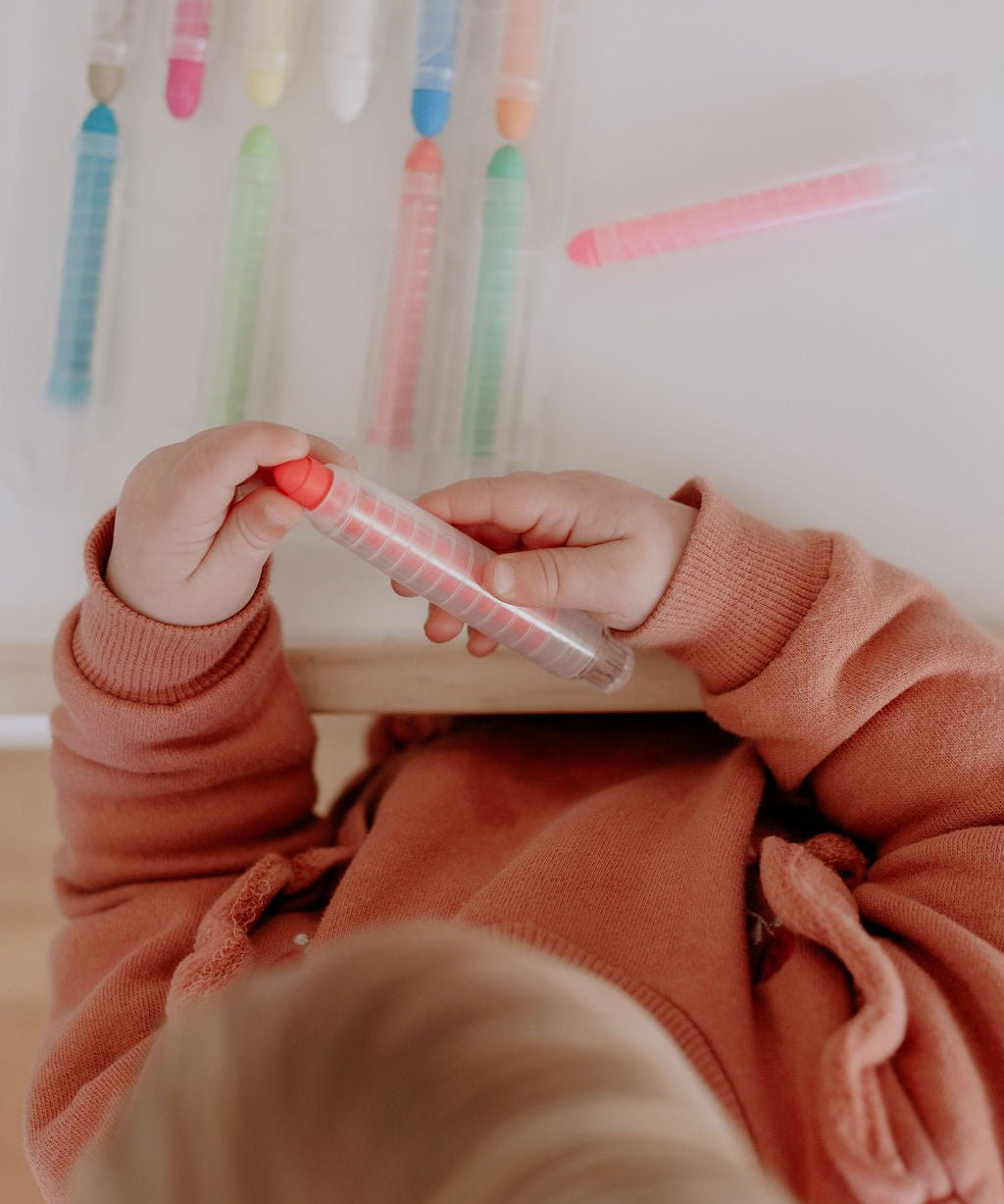 12 Retractable Washable Crayons + Pencil Case - MagPlay