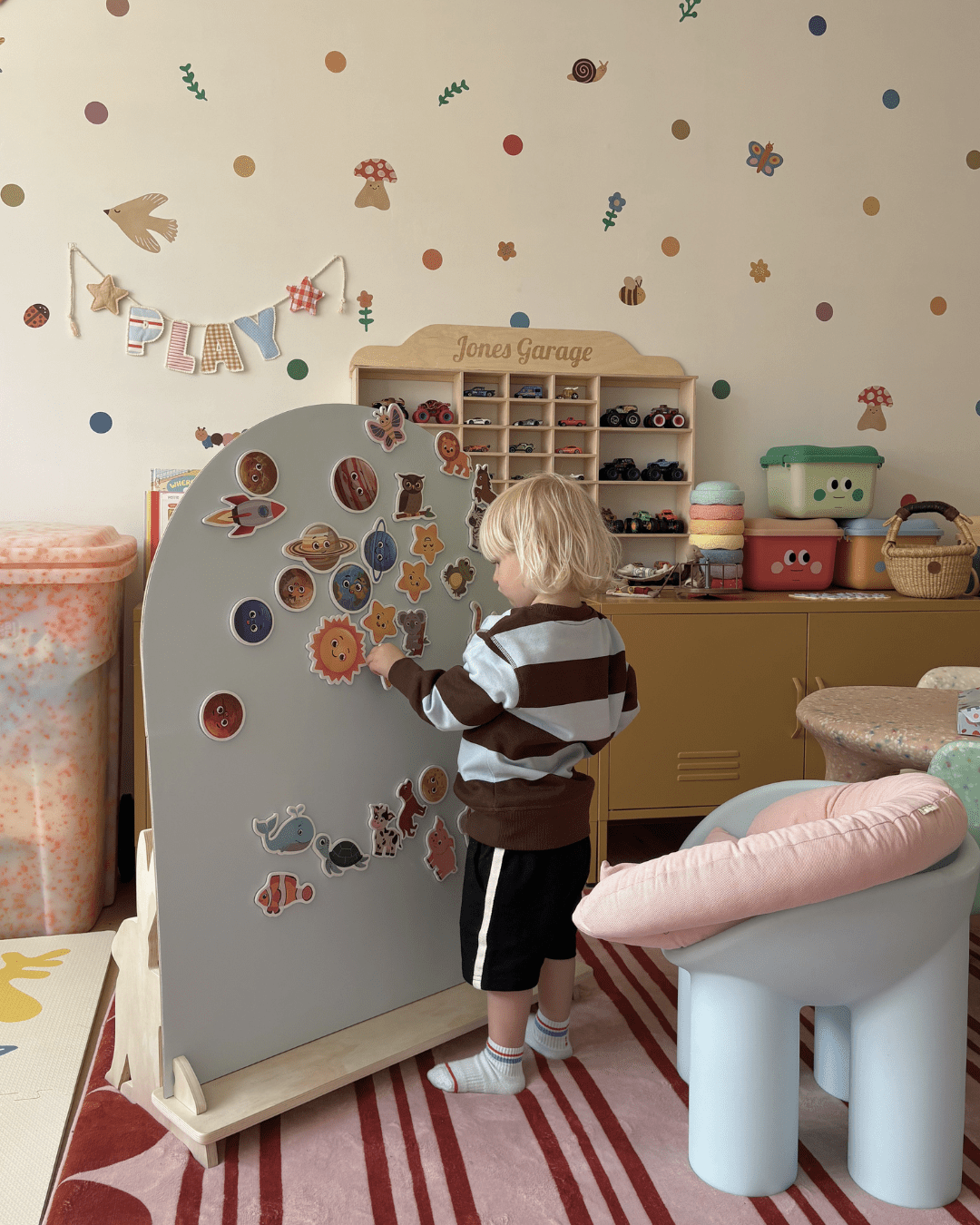 Freestanding MagPlay magnetic playwall with wooden stand