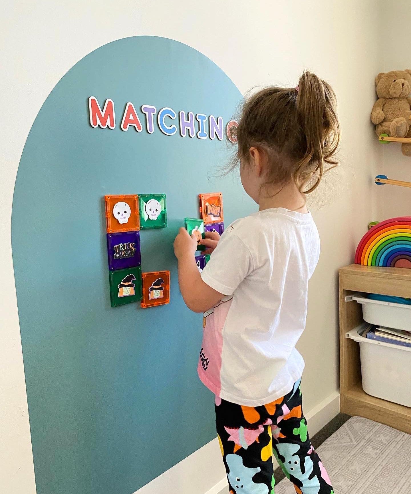 MagPlay Wall magnetic play surface with magnets and drawings